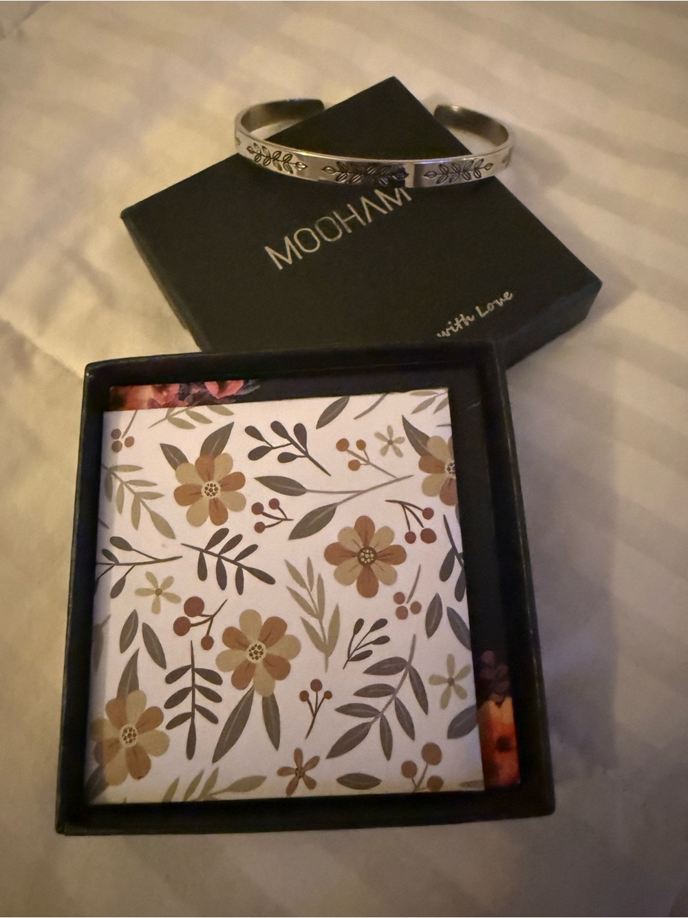 Silver Leaf-Engraved Cuff Bracelet - Silver - Picture 2 of 3